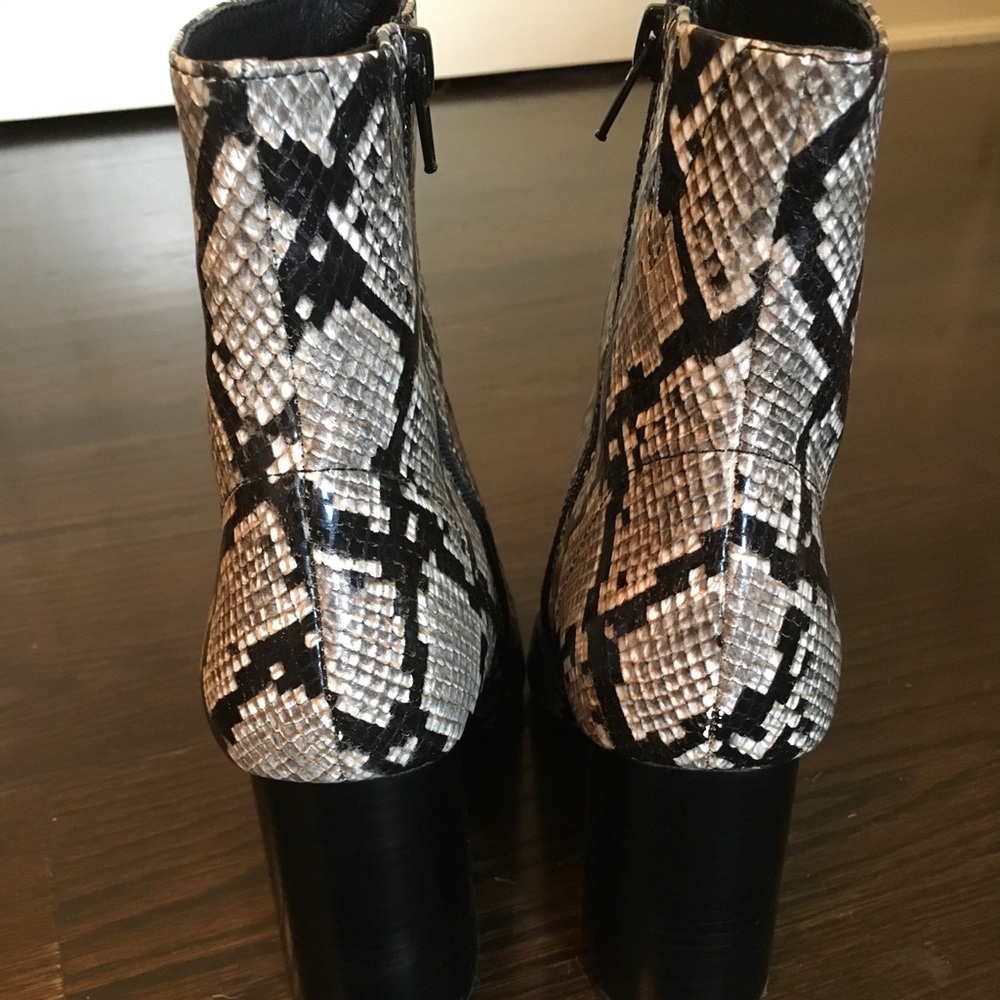 Jeffrey Campbell Raven Grey Black Python Boots S 9 - image 2